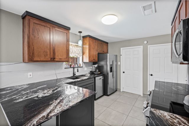 1023 Auburn Drive, Arlington, TX 76012
