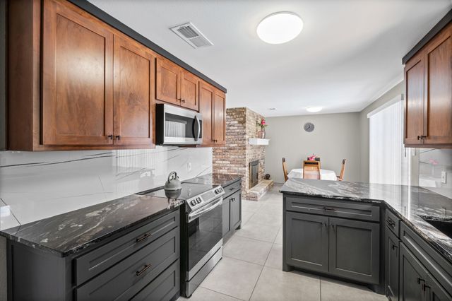 1023 Auburn Drive, Arlington, TX 76012