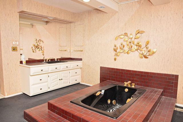 1407 Mustang Drive, Denver City, TX 79323