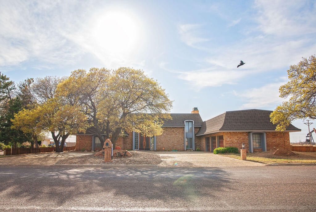 1407 Mustang Drive, Denver City, TX 79323