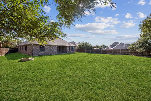 8109 Hickory Upland Drive, Fort Worth, TX 76131