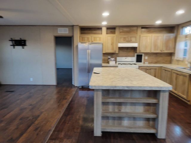 1054 County Road 4455, Trenton, TX 75490