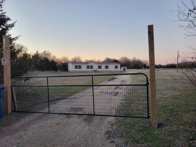 1054 County Road 4455, Trenton, TX 75490