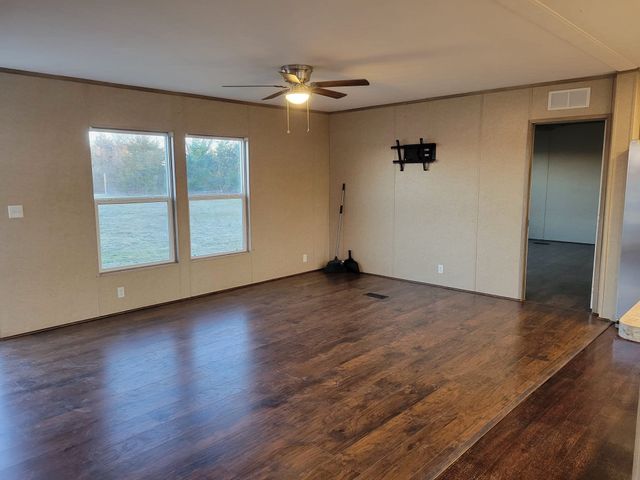 1054 County Road 4455, Trenton, TX 75490