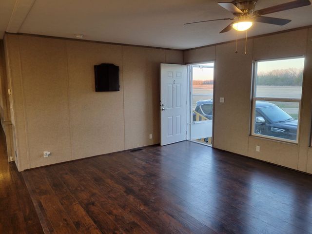 1054 County Road 4455, Trenton, TX 75490