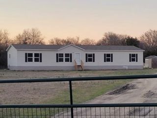 1054 County Road 4455, Trenton, TX 75490