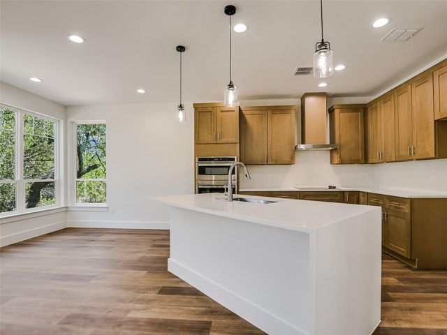 13 Rock Hollow CIR, Wimberley, TX 78676