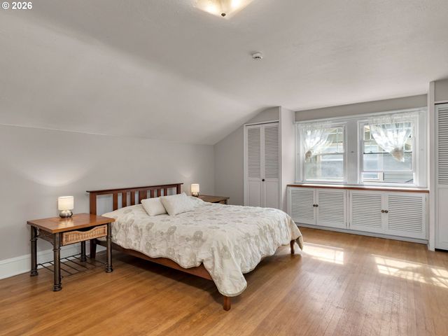 3947 Se STARK St, Portland, OR 97035