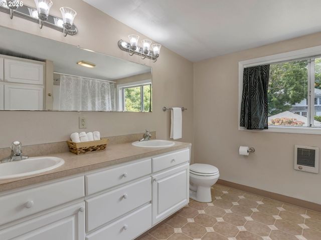 3947 Se STARK St, Portland, OR 97035
