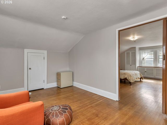 3947 Se STARK St, Portland, OR 97035