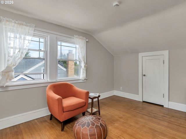 3947 Se STARK St, Portland, OR 97035