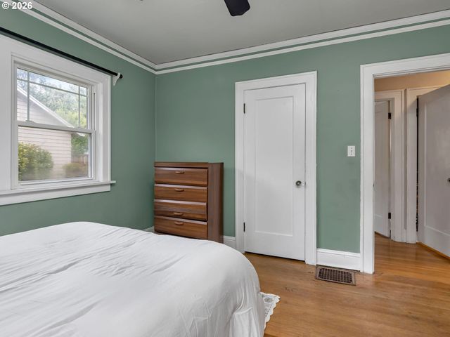 3947 Se STARK St, Portland, OR 97035
