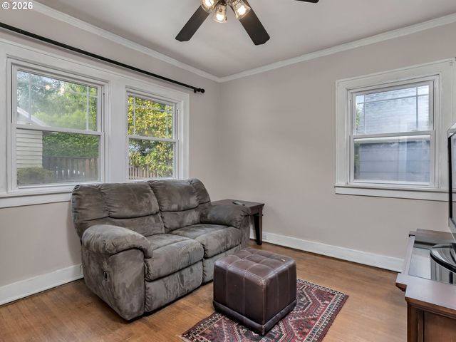 3947 Se STARK St, Portland, OR 97035