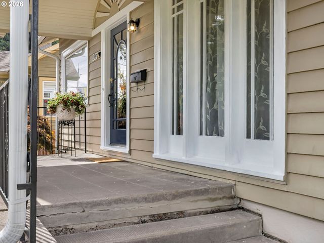 3947 Se STARK St, Portland, OR 97035
