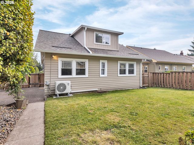 3947 Se STARK St, Portland, OR 97035