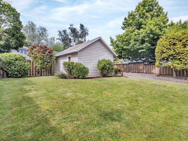 3947 Se STARK St, Portland, OR 97035