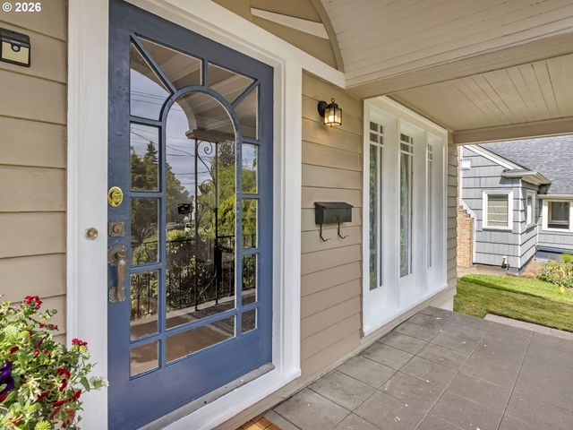 3947 Se STARK St, Portland, OR 97035