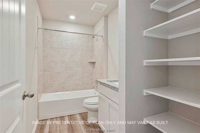 533 Harvest Lake Drive, Snook, TX 77878