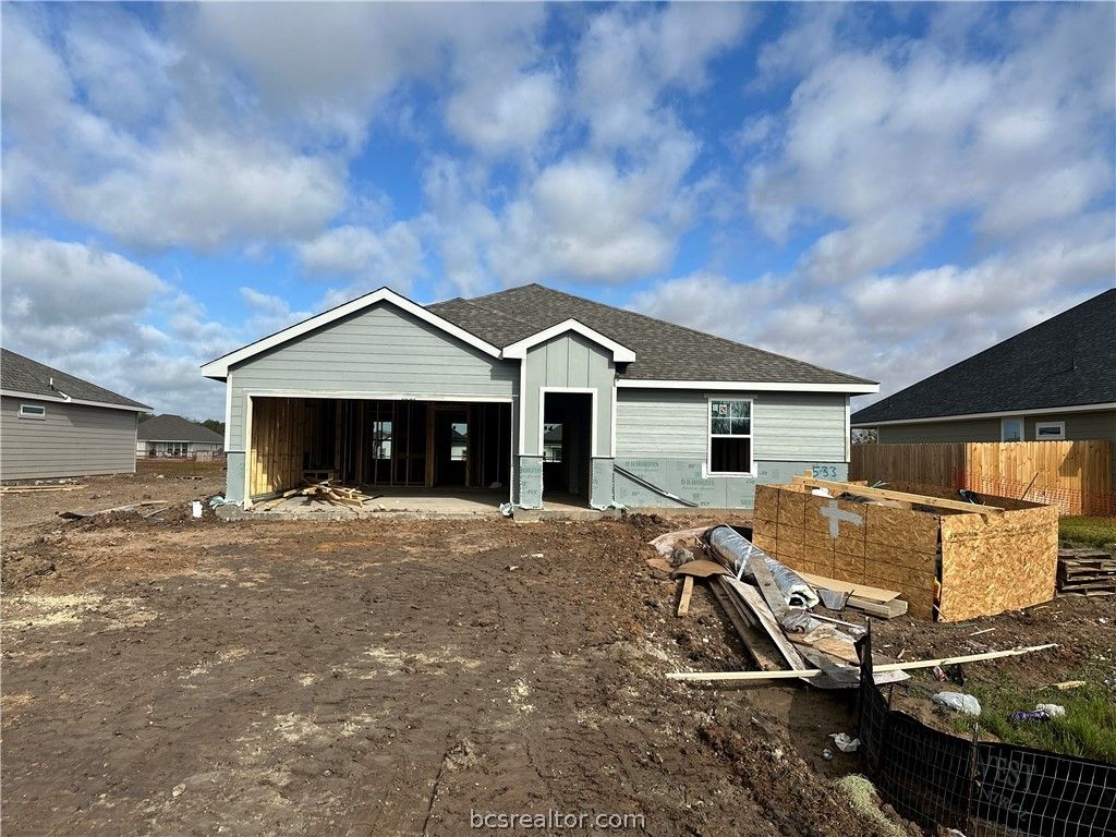 533 Harvest Lake Drive, Snook, TX 77878