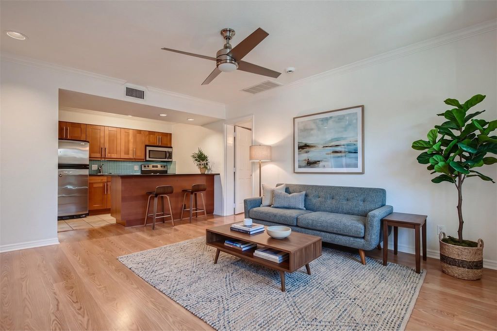 7685 Northcross DR 323, Austin, TX 78757