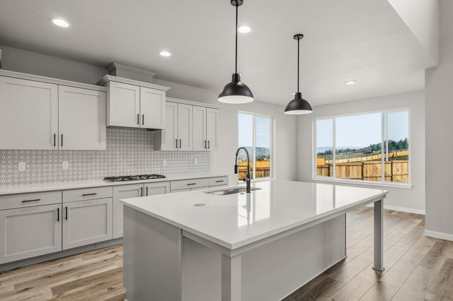 1153 Pumpkin Ridge Drive 322, Eagle Point, OR 97524