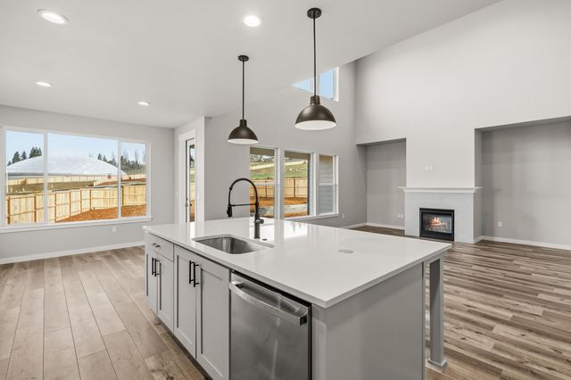 1153 Pumpkin Ridge Drive 322, Eagle Point, OR 97524