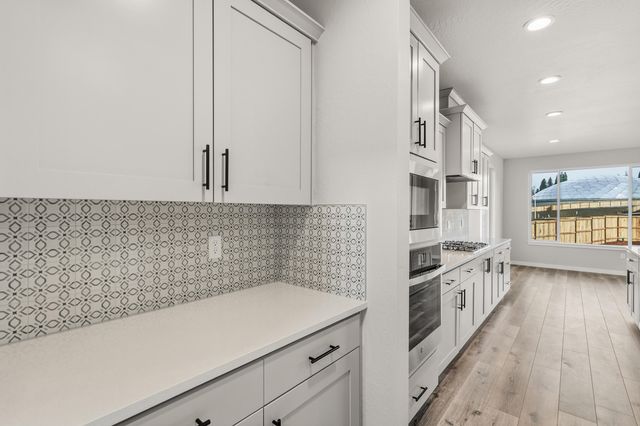 1153 Pumpkin Ridge Drive 322, Eagle Point, OR 97524