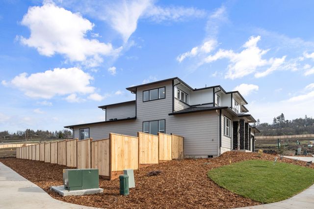 1153 Pumpkin Ridge Drive 322, Eagle Point, OR 97524