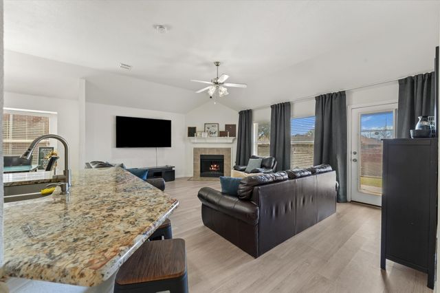 919 Fleetwood Cove Drive, Grand Prairie, TX 75052