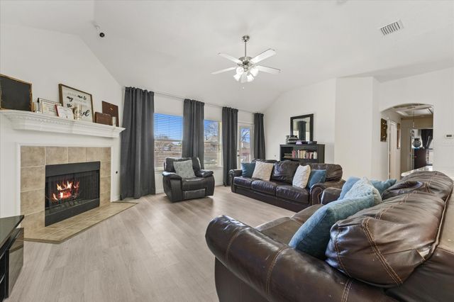 919 Fleetwood Cove Drive, Grand Prairie, TX 75052