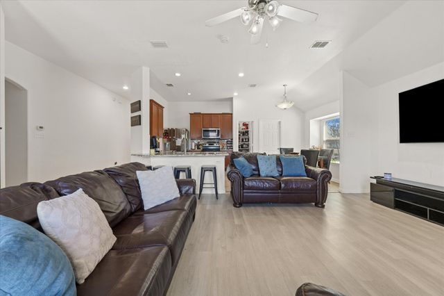 919 Fleetwood Cove Drive, Grand Prairie, TX 75052