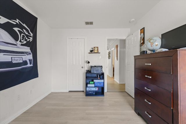 919 Fleetwood Cove Drive, Grand Prairie, TX 75052