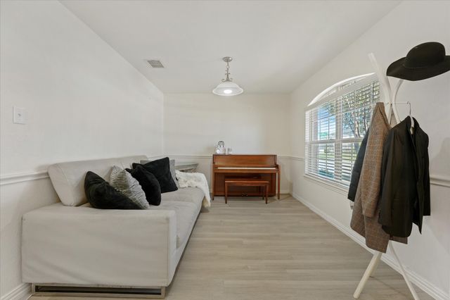 919 Fleetwood Cove Drive, Grand Prairie, TX 75052