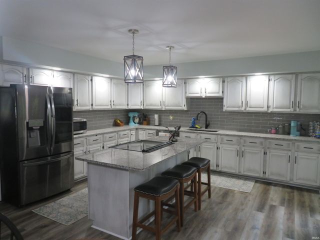 5011 E Timberwood Drive, Newburgh, IN 47630