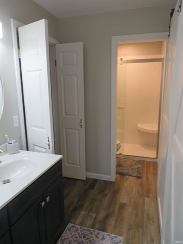 5011 E Timberwood Drive, Newburgh, IN 47630