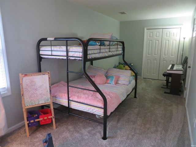 5011 E Timberwood Drive, Newburgh, IN 47630
