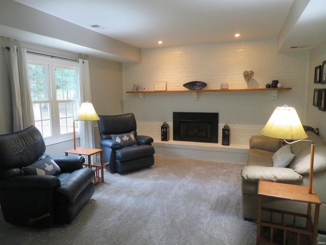 5011 E Timberwood Drive, Newburgh, IN 47630