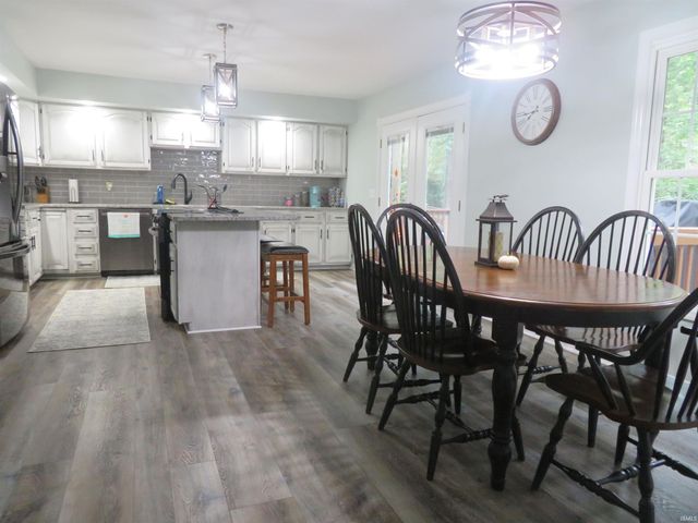 5011 E Timberwood Drive, Newburgh, IN 47630
