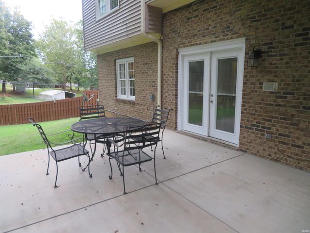 5011 E Timberwood Drive, Newburgh, IN 47630