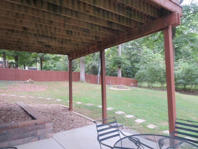 5011 E Timberwood Drive, Newburgh, IN 47630