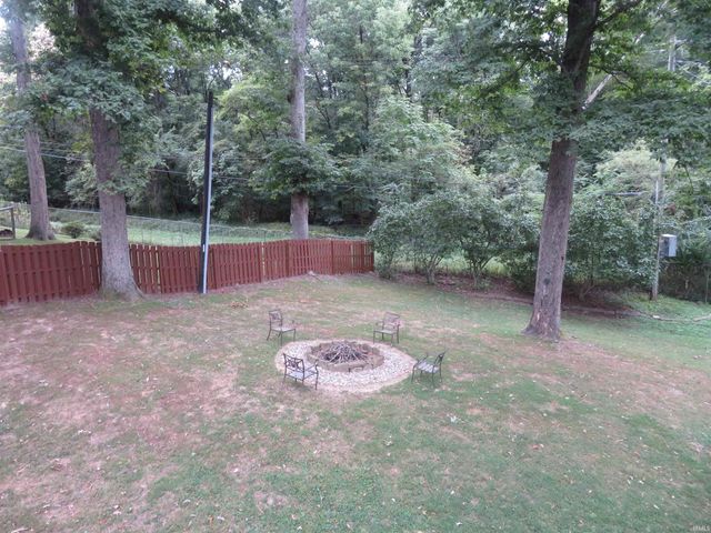 5011 E Timberwood Drive, Newburgh, IN 47630