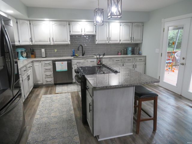 5011 E Timberwood Drive, Newburgh, IN 47630