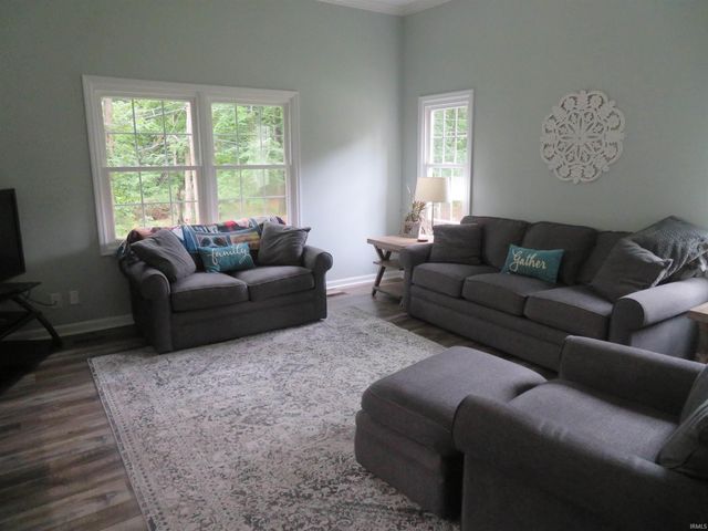 5011 E Timberwood Drive, Newburgh, IN 47630