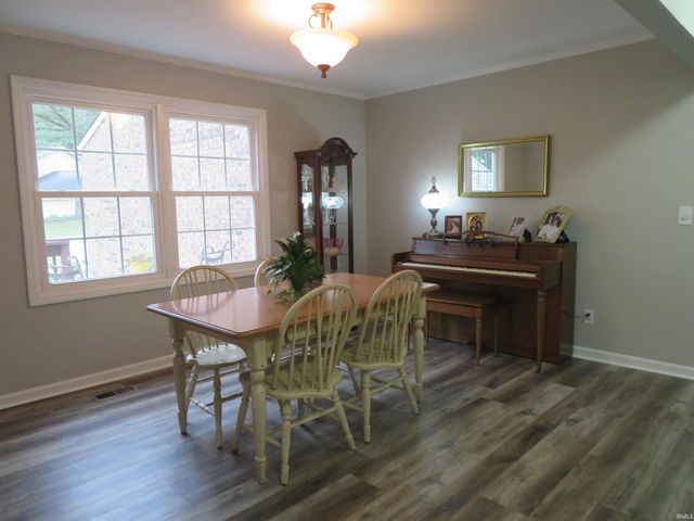 5011 E Timberwood Drive, Newburgh, IN 47630