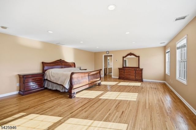 56 Burnet Hill Rd, Livingston Twp., NJ 07039
