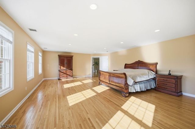 56 Burnet Hill Rd, Livingston Twp., NJ 07039
