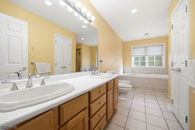 56 Burnet Hill Rd, Livingston Twp., NJ 07039