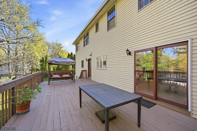 56 Burnet Hill Rd, Livingston Twp., NJ 07039