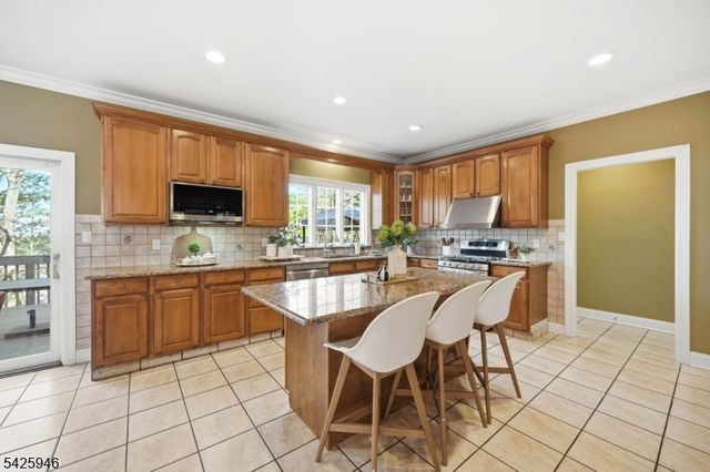 56 Burnet Hill Rd, Livingston Twp., NJ 07039