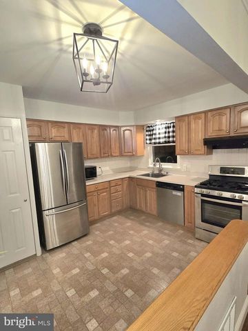 30 CLARK DR, Barrington, NJ 08007